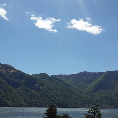 Lario فندق 3*