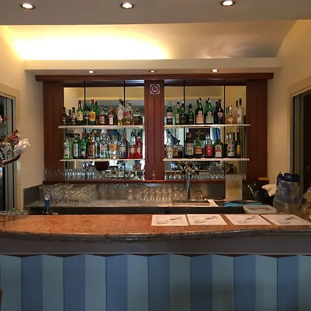 拉里奥酒店 3*