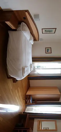 拉里奥酒店 3* 梅泽格拉