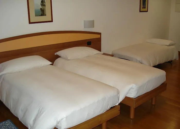 拉里奥酒店 梅泽格拉