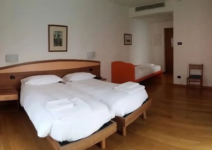 Otel Lario Mezzegra