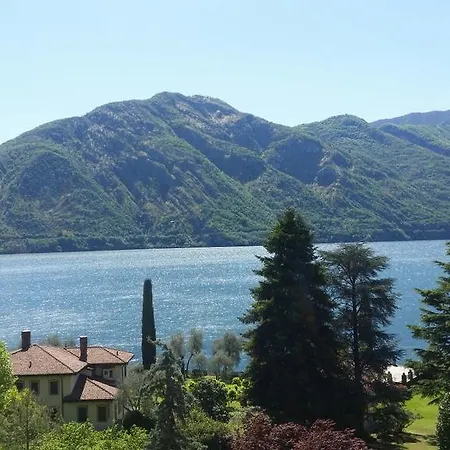 Lario فندق